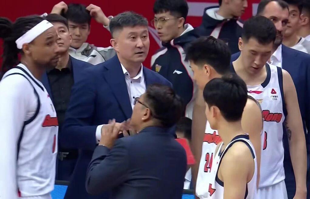 银河娱乐城官方网站-广东男篮创耻辱纪录，北京男篮一大问题明显，王少杰将重返北控！
